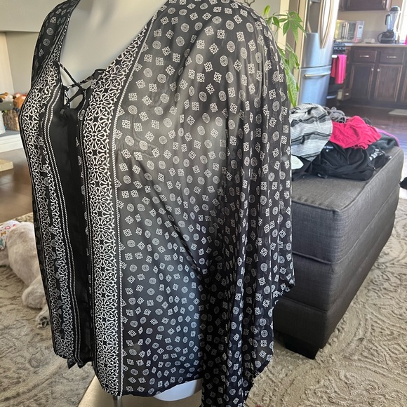 Woman’s top - Picture 4 of 4